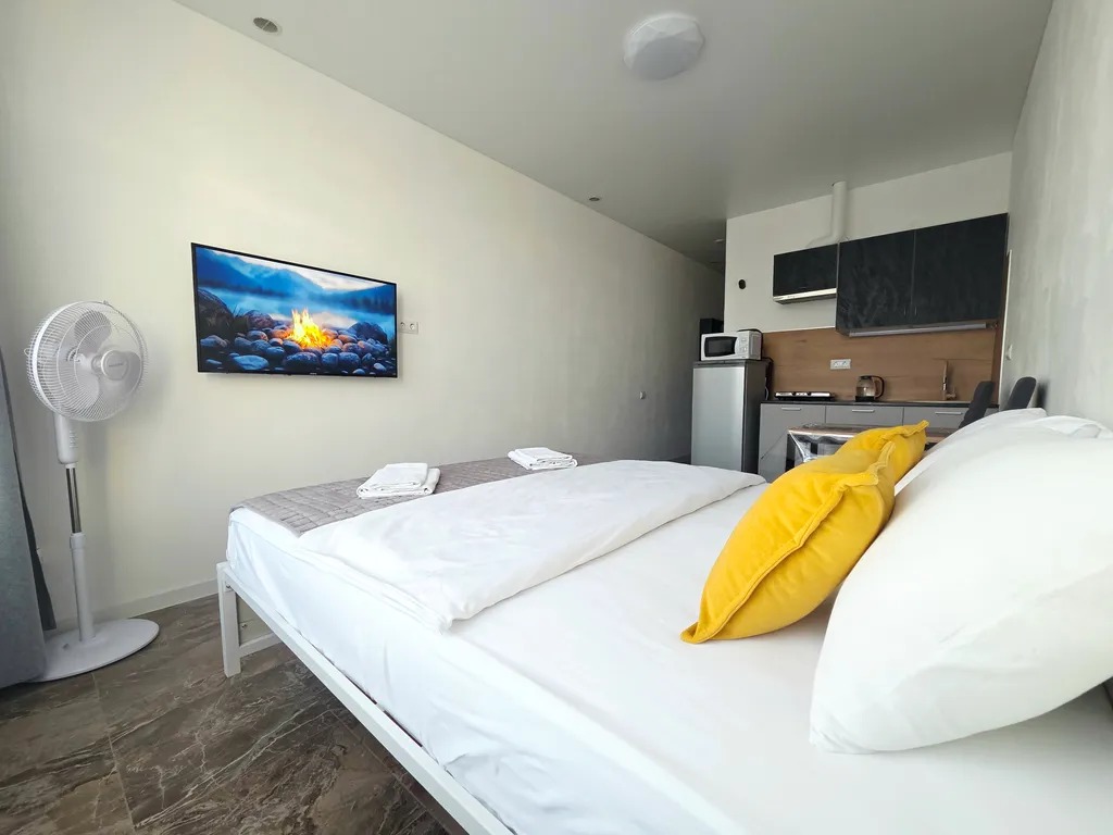 Уютная студия с видом на город