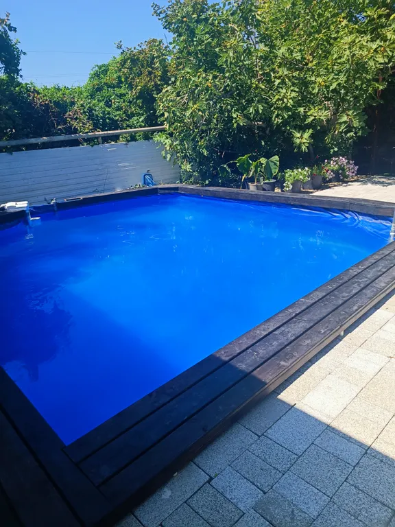 Часть дома с бассейном