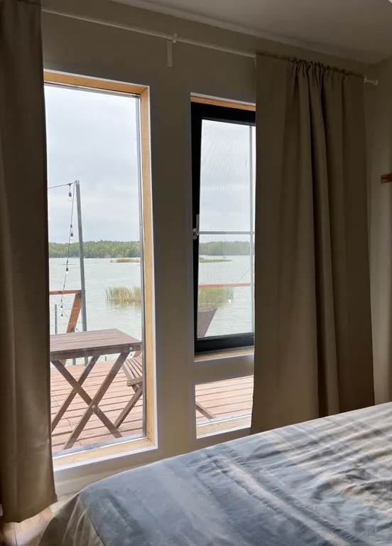 Дом с видом на озеро около горнолыжного комплекса