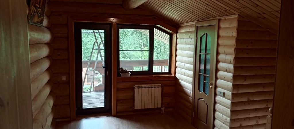 Уютный, бревенчатый дом