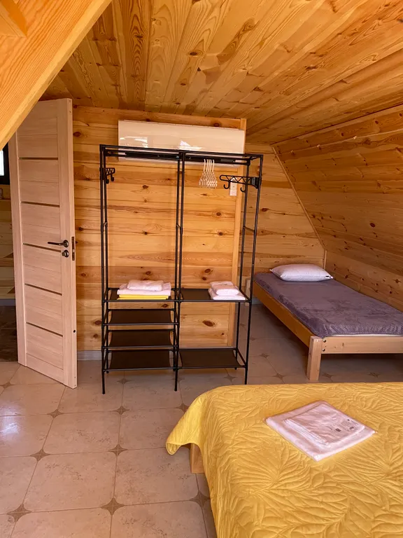 Атмосферные дома a-frame на берегу моря