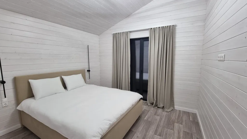 Коттедж Стильный барнхаус с горячей купелью фурако с видом на воду — Можайск