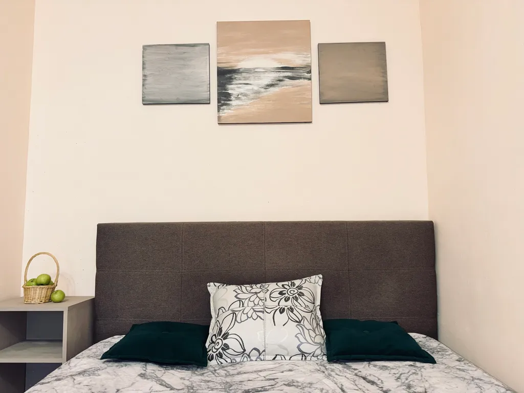 Уютная квартира на берегу реки Невы в центральном районе г. Кировска