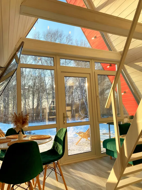 Уютный скандинавский домик у леса