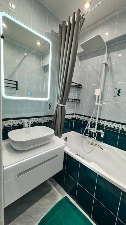 Коттедж с двориком и гаражом