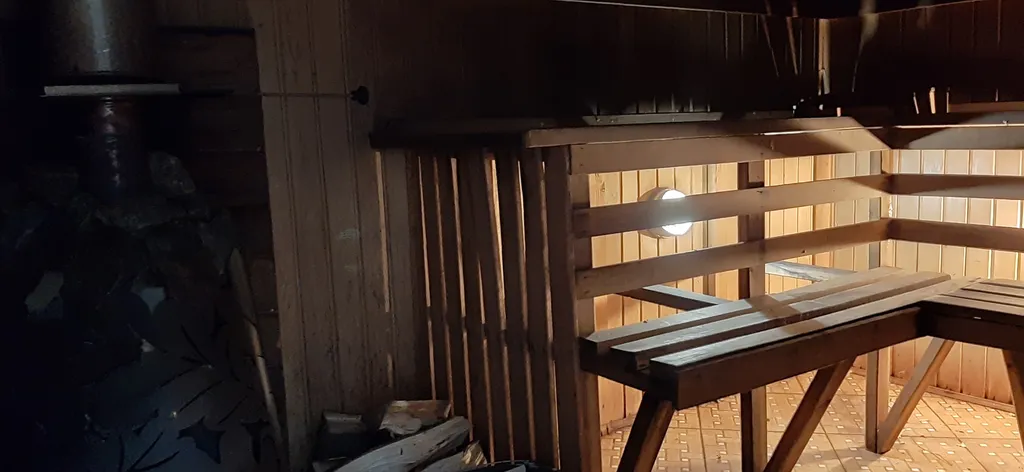 Загородный дом в черте города с русской баней