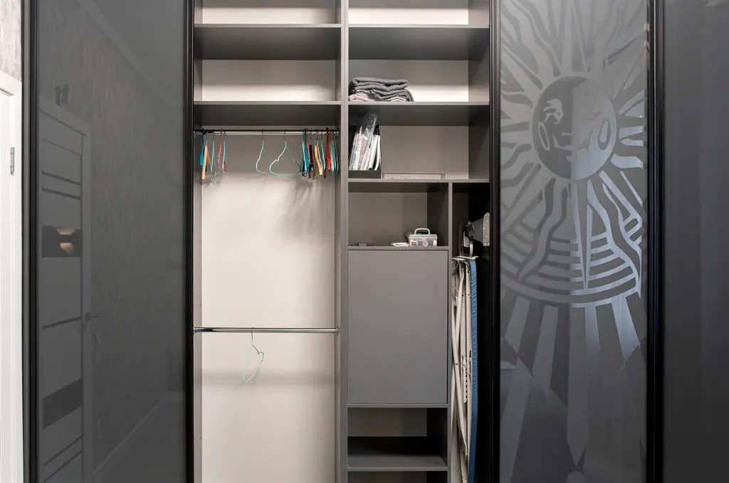 Дом Кантри со своим двором и парковкой