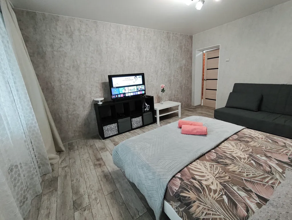 Дизайнерская квартира в стиле лофт для 4 гостей — аренда посуточно в Шахты