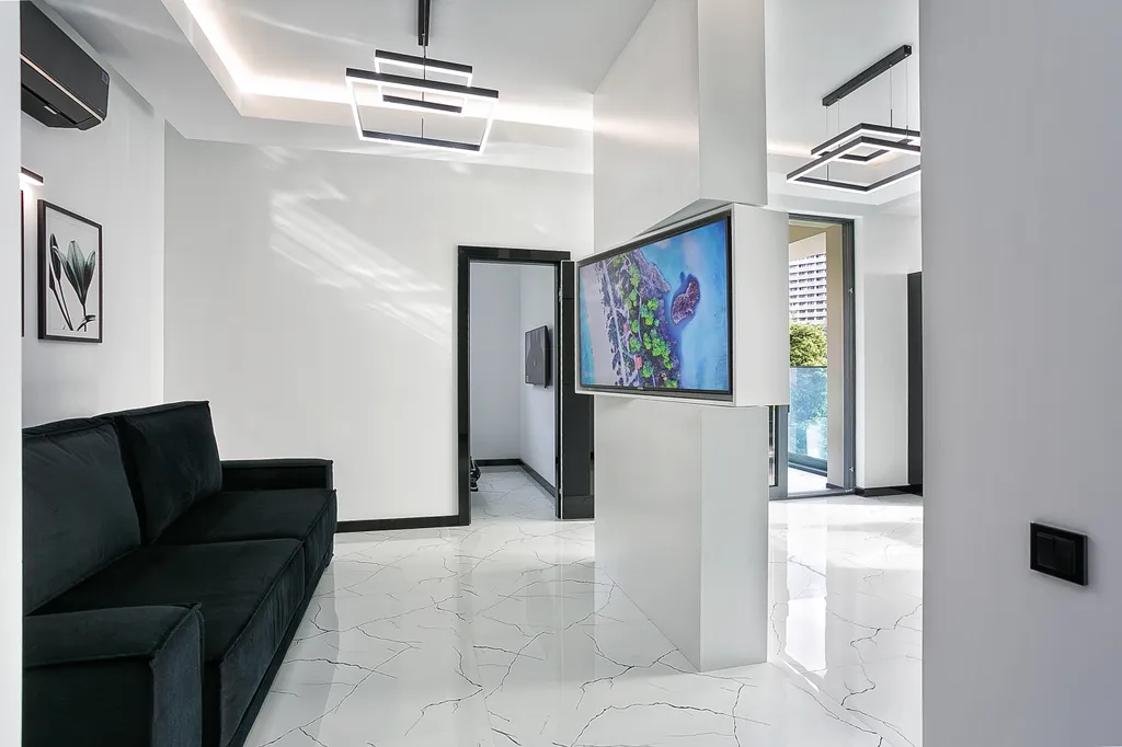 Стильная квартира "Черное&Белое" с видом на море