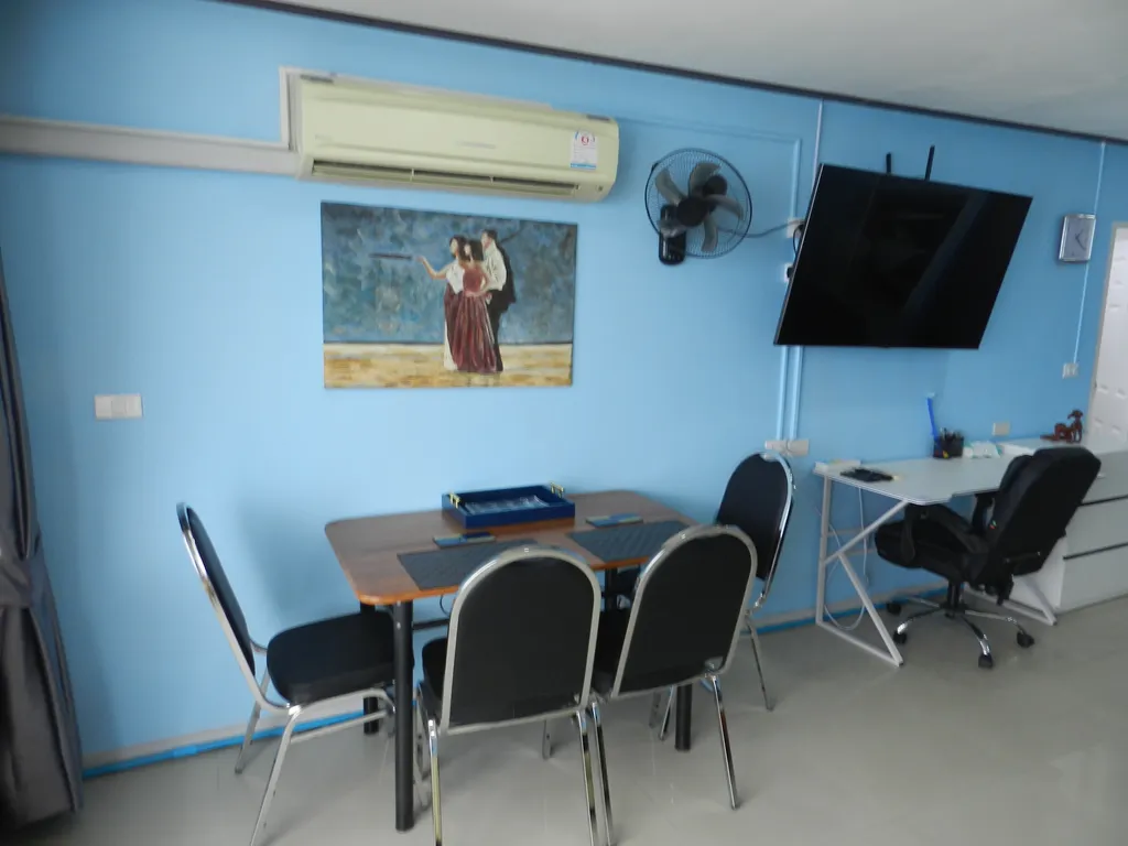 Студия с фронтальным видом на море