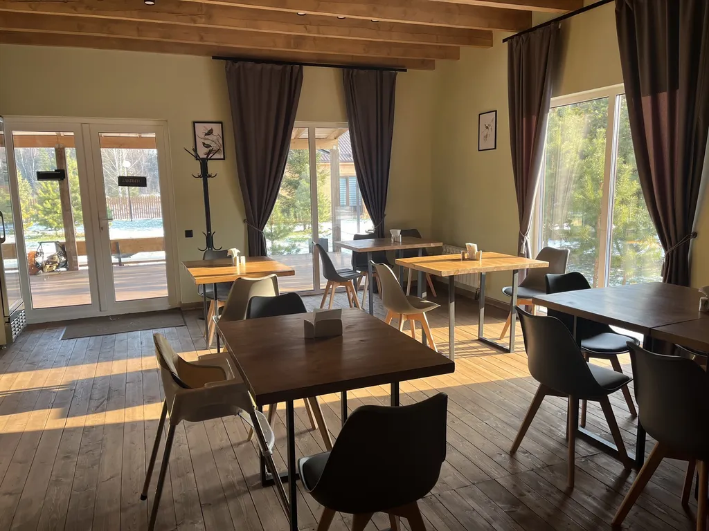 Уютный коттедж в лесу у пруда