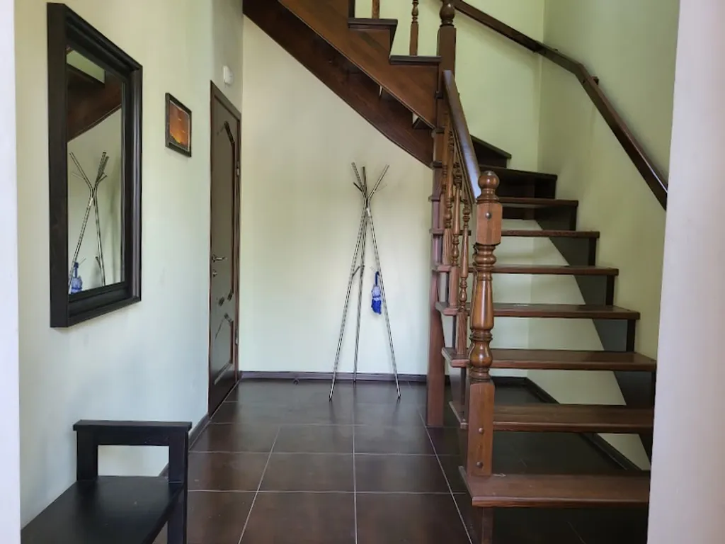 Двухэтажный коттедж на участке 8 соток