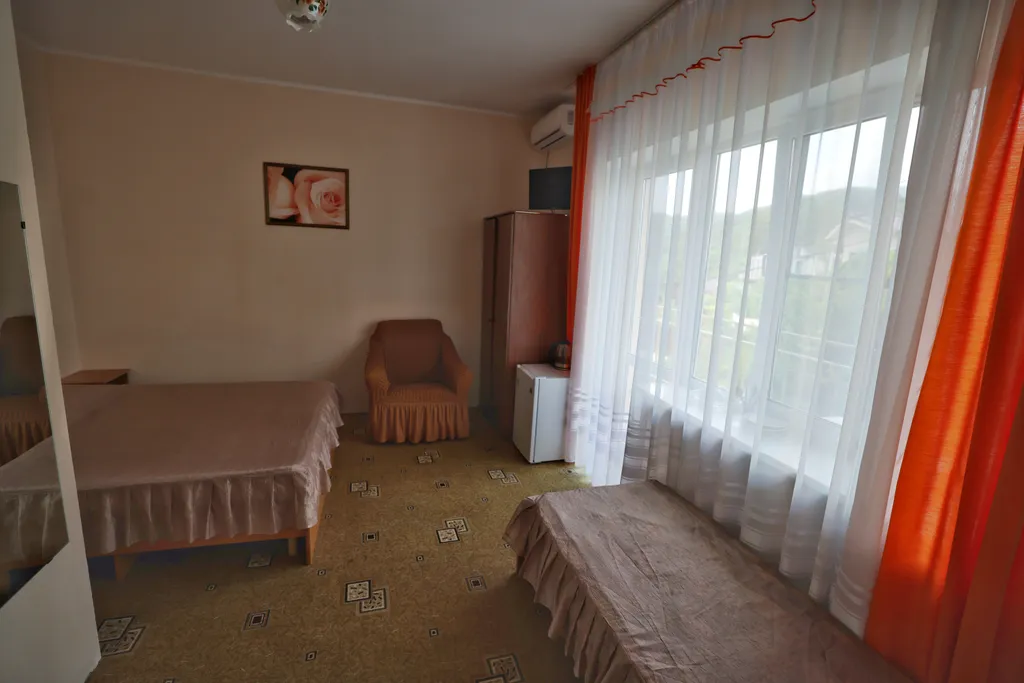 Квартира Трехместный номер с доп. местом с балконом и видом на горы — Лазаревское