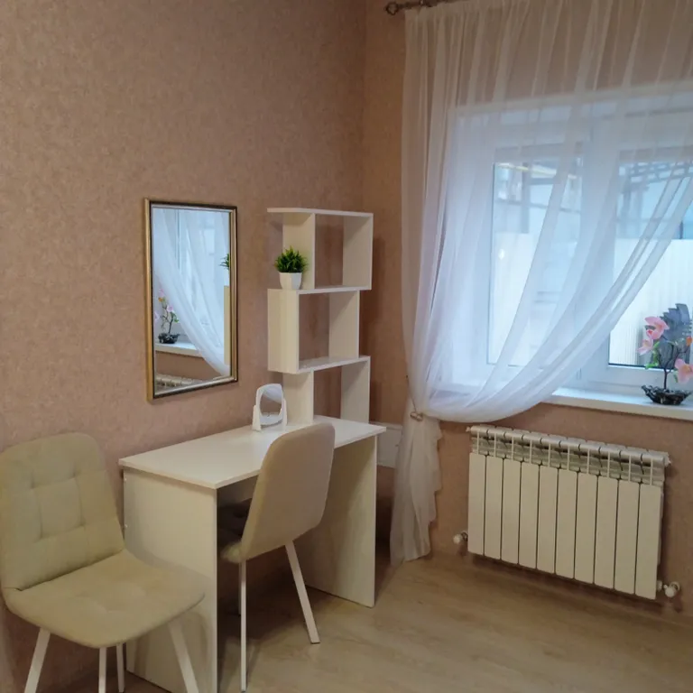 Уютный дом в частном секторе с парковой ваших машин