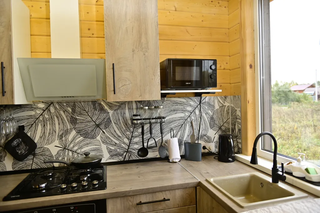 Дом с баней на дровах, банным чаном и большой гостиной