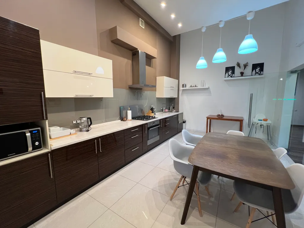 Просторная двухуровневая квартира у Кремля