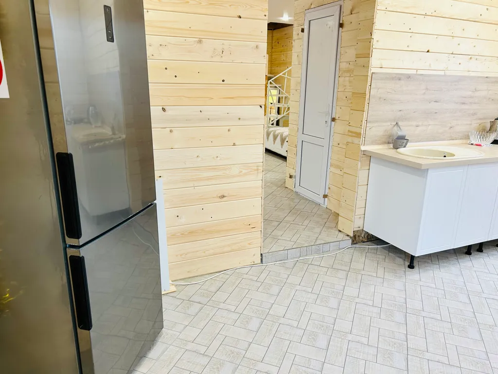 Домик в соснах с баней