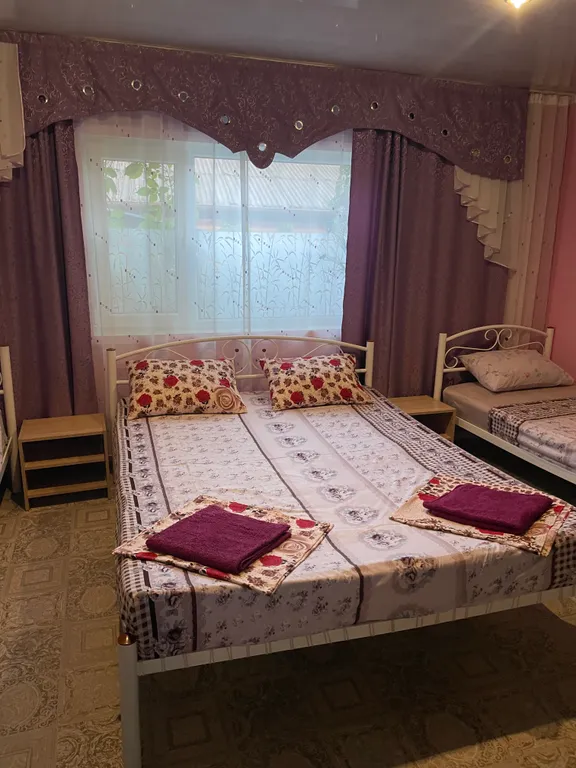 Однокомнатный коттедж со своей беседкой-кухней