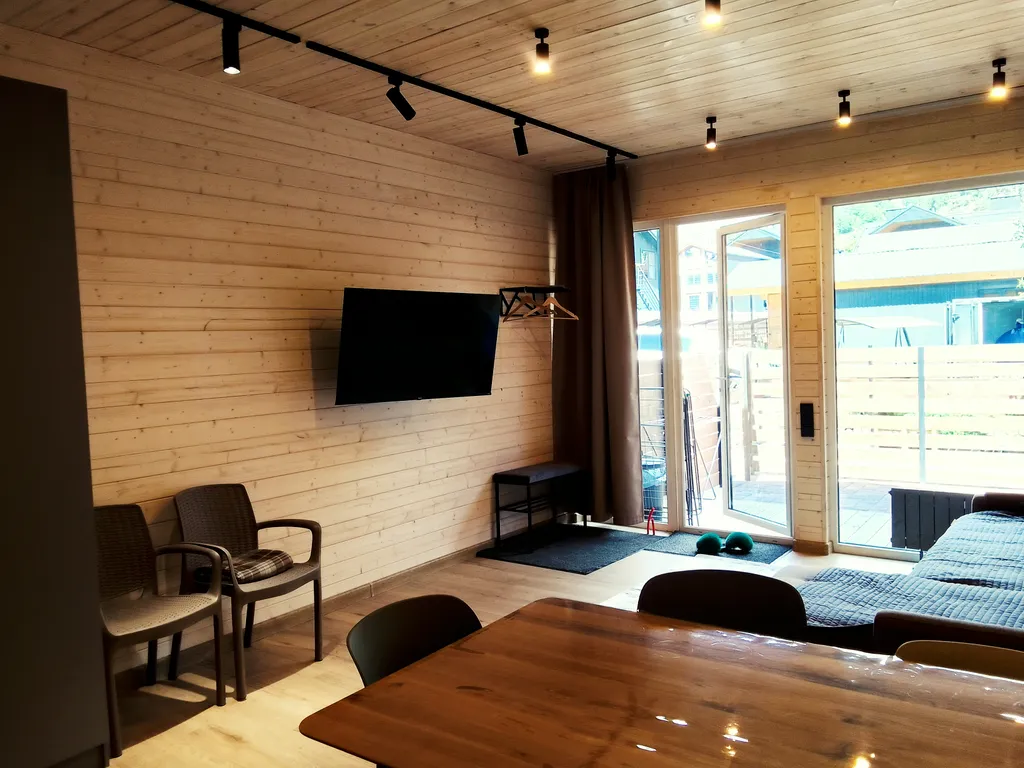 Двухэтажный домик с красивым видом на горы