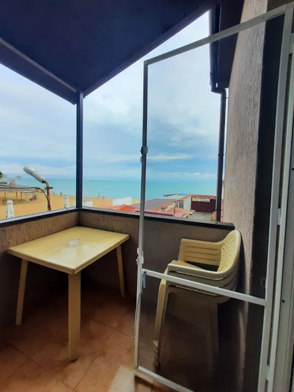 Дом с балконом с видом на море