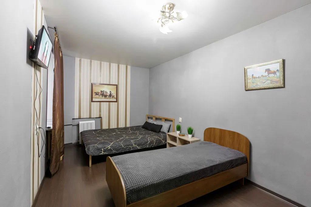 Двухкомнатная квартира в центре города напротив Академии Спорта СГУС