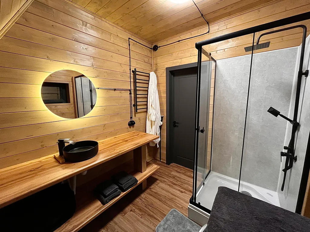 Домик у реки с банным чаном и сап-бордами