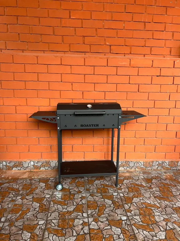 Деревянный дом с красивым видом на море