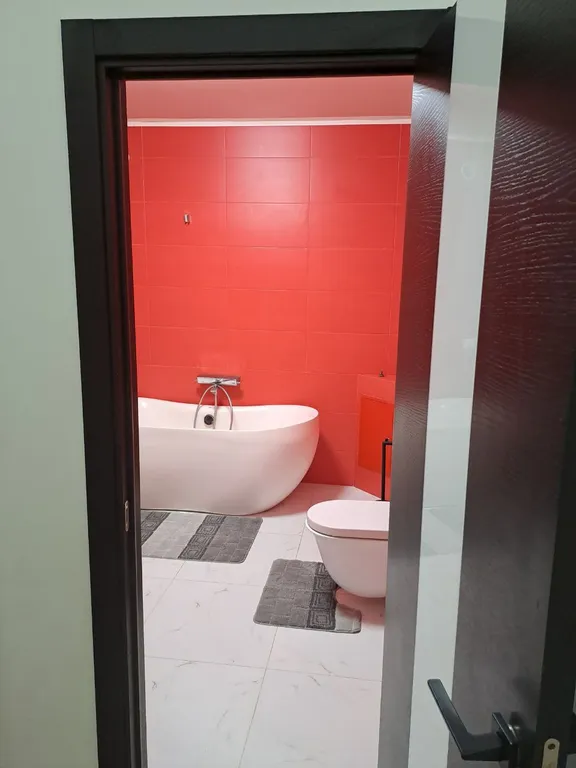 Большая светлая квартира с дизайнерским ремонтом рядом с центром