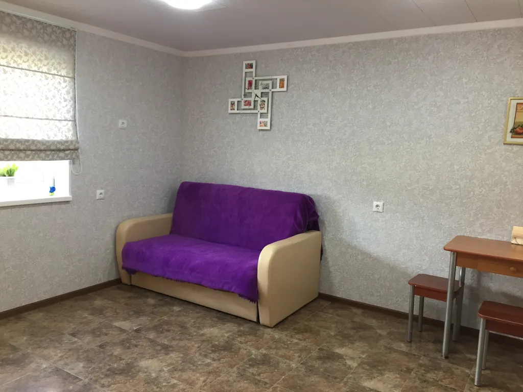 Цветочный домик у леса