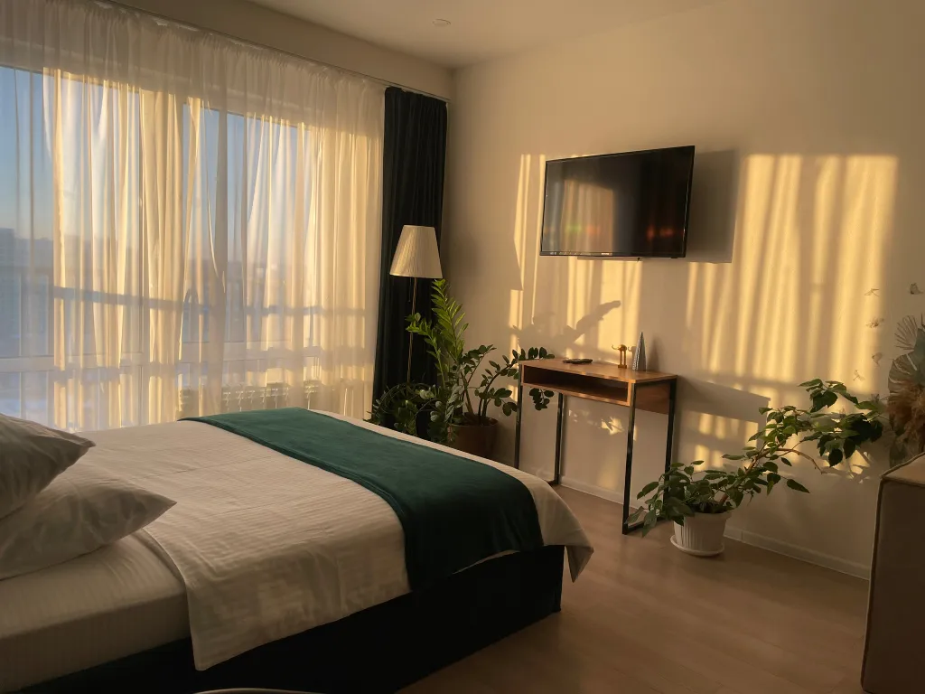 Красивая и уютная студия с видом на закат