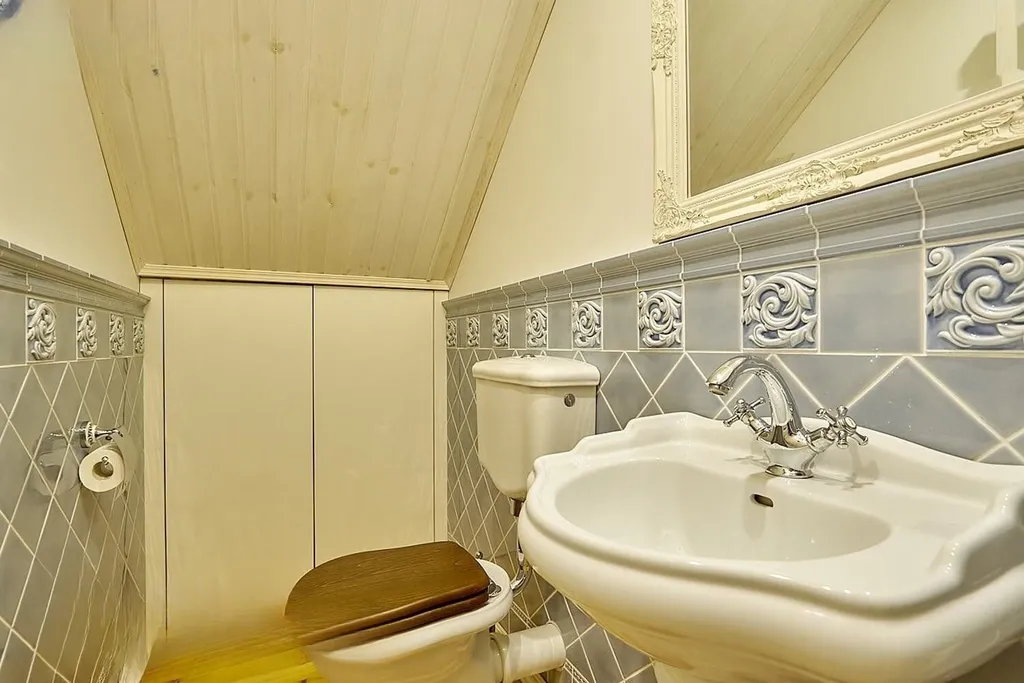 Элитный коттедж с бассейном и спа на берегу озера в живописном месте