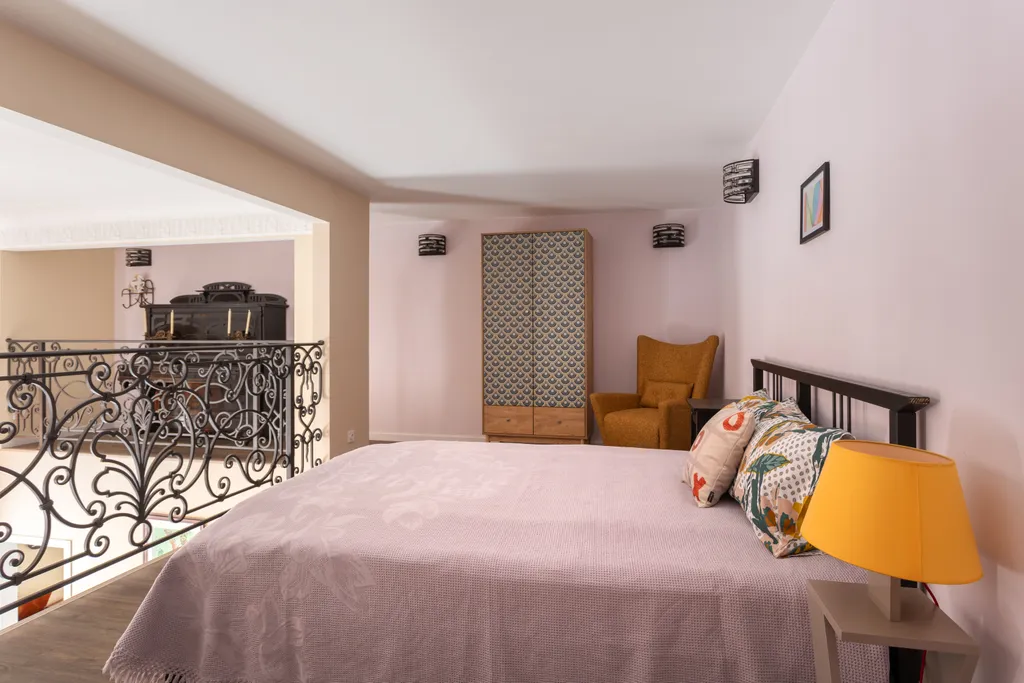 Квартира Экстравагантная квартира с кухней-музеем у метро Чернышевская — Санкт-Петербург