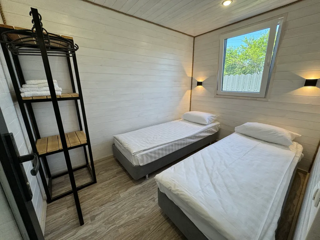 Коттедж с террасой на светлой