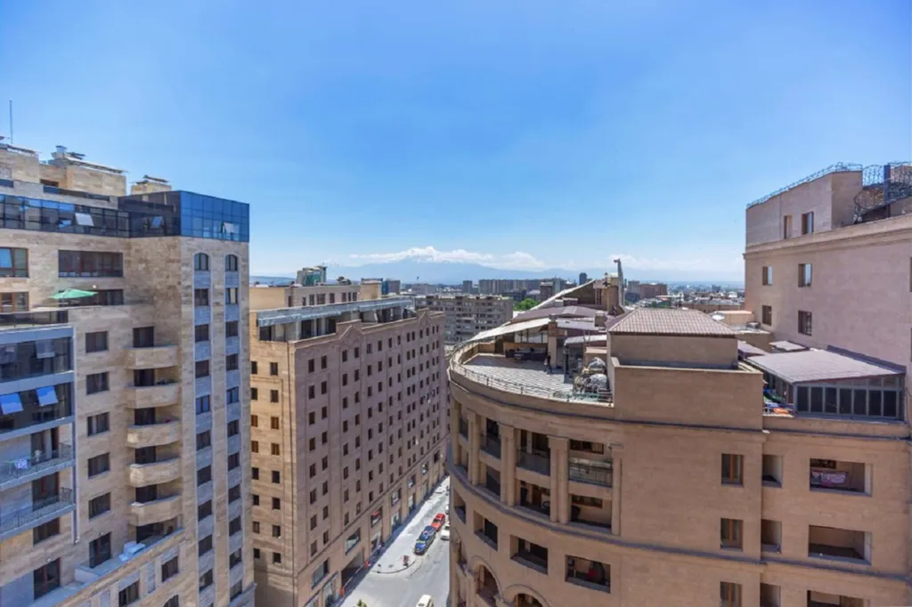 Квартира в центре города с видом на Арарат