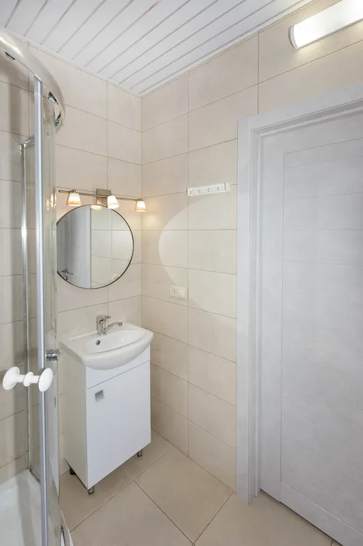 Светлая квартира с видом на рощу