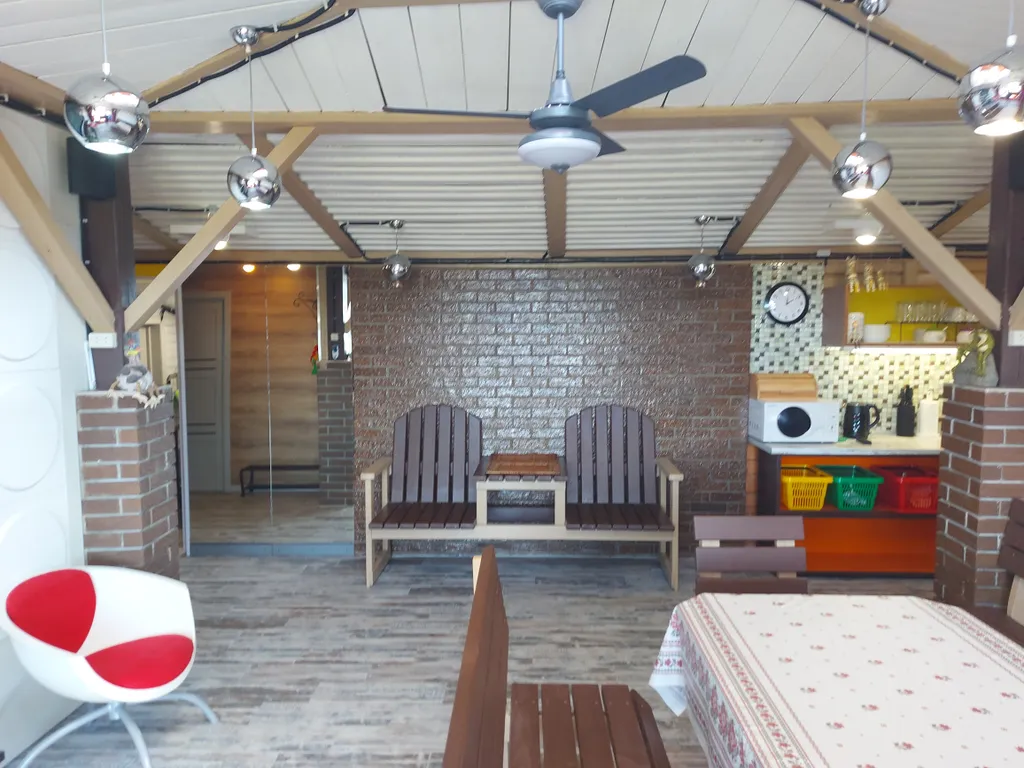 Уютный семейный коттедж с прекрасным видом на озеро Дривяты