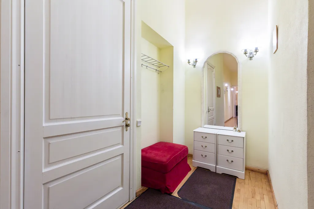 Ryss' 3BR Apt on Nevsky