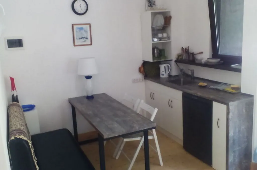 Студия комфорт на земле с двором, парковкой