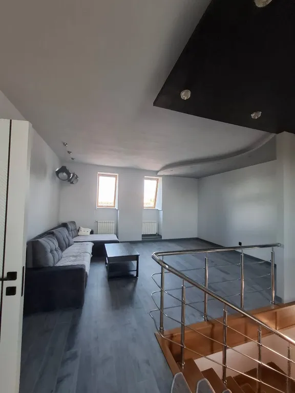 Коттедж под мероприятия с бассейном и баней