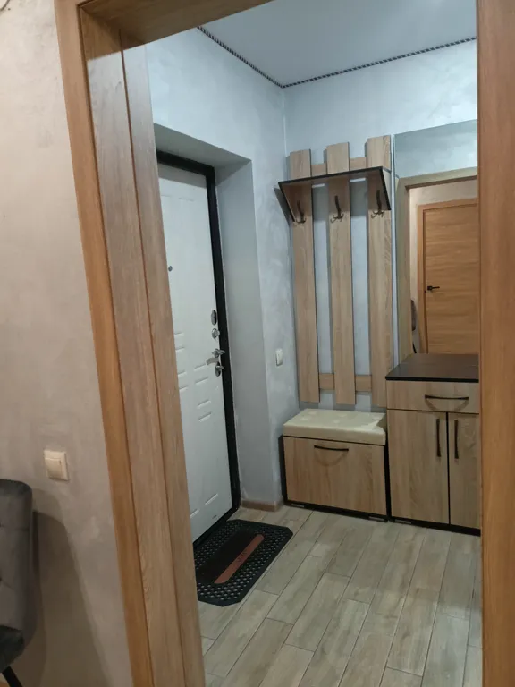 Домик с видом на пруд и сосны