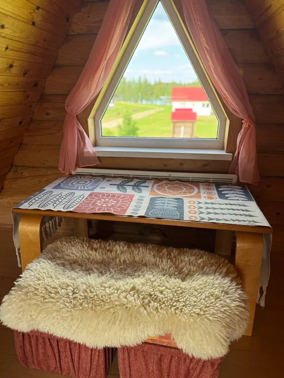 Дом из сруба у воды