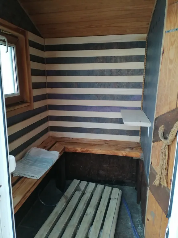 Коттедж Дом у живописного леса, на берегу ручья. — Ушакова