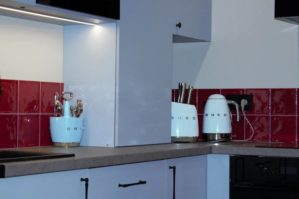 Стильная уютная студия с дизайнерским ремонтом