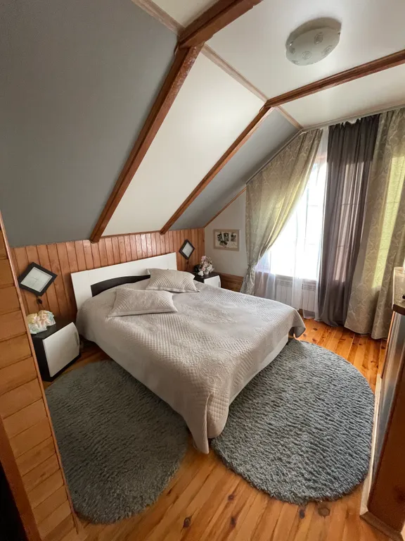 Домик с озерным номером