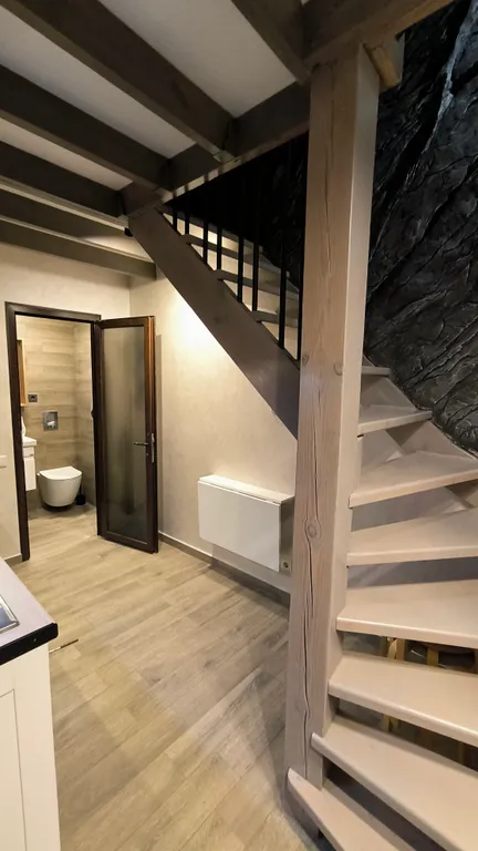 Домик в уютном дворе у моря