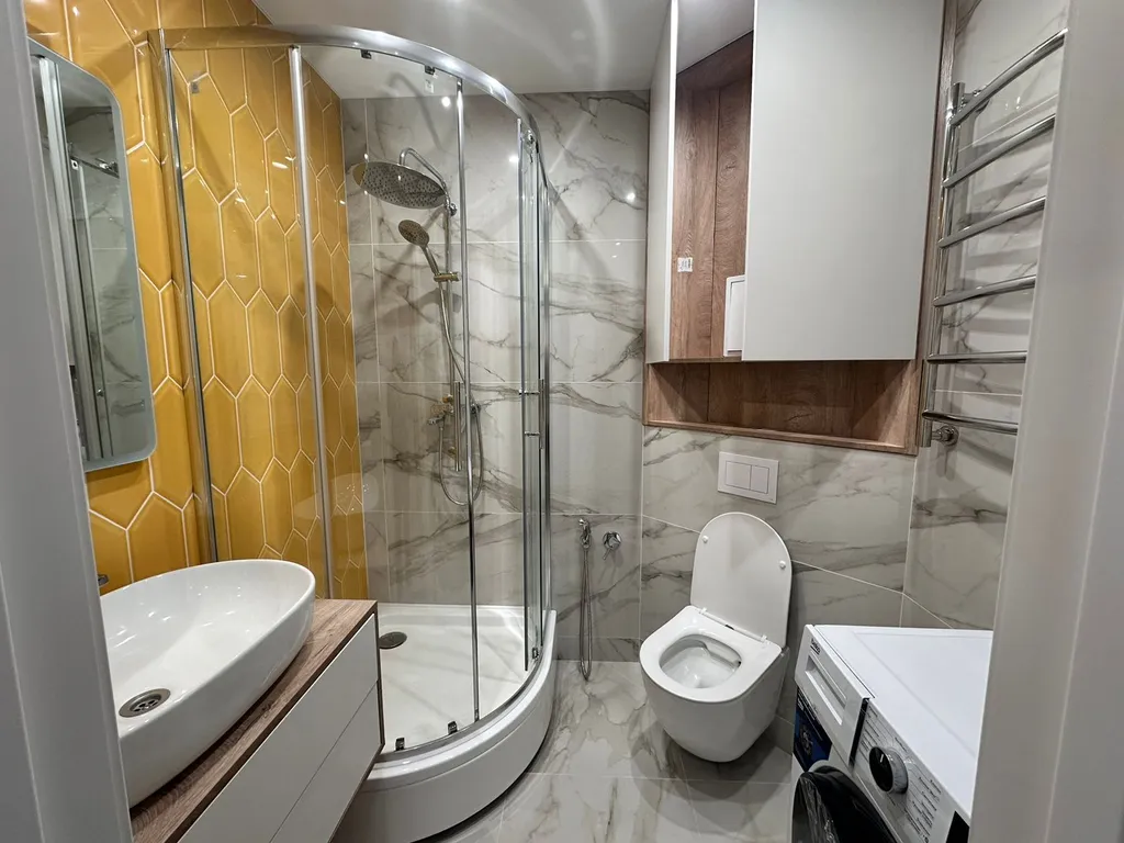 Современная студия с видом на город и новым ремонтом