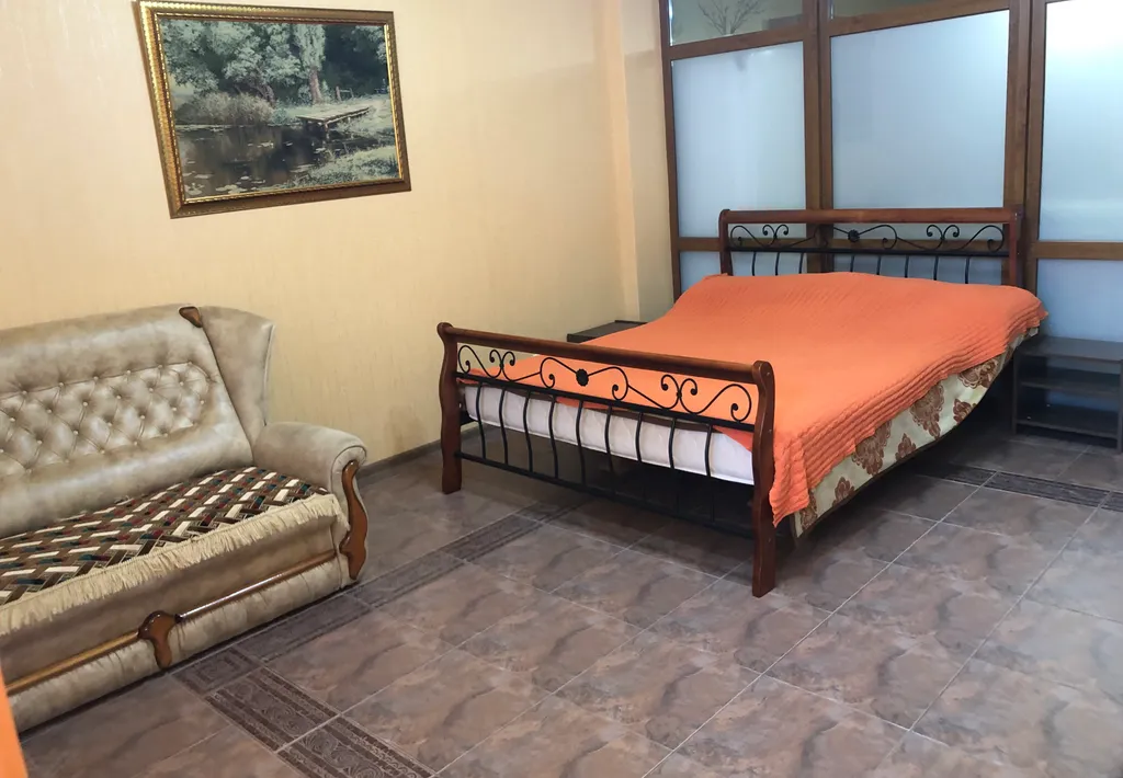 Уютная квартира с внутренним двориком — аренда посуточно в Алушта