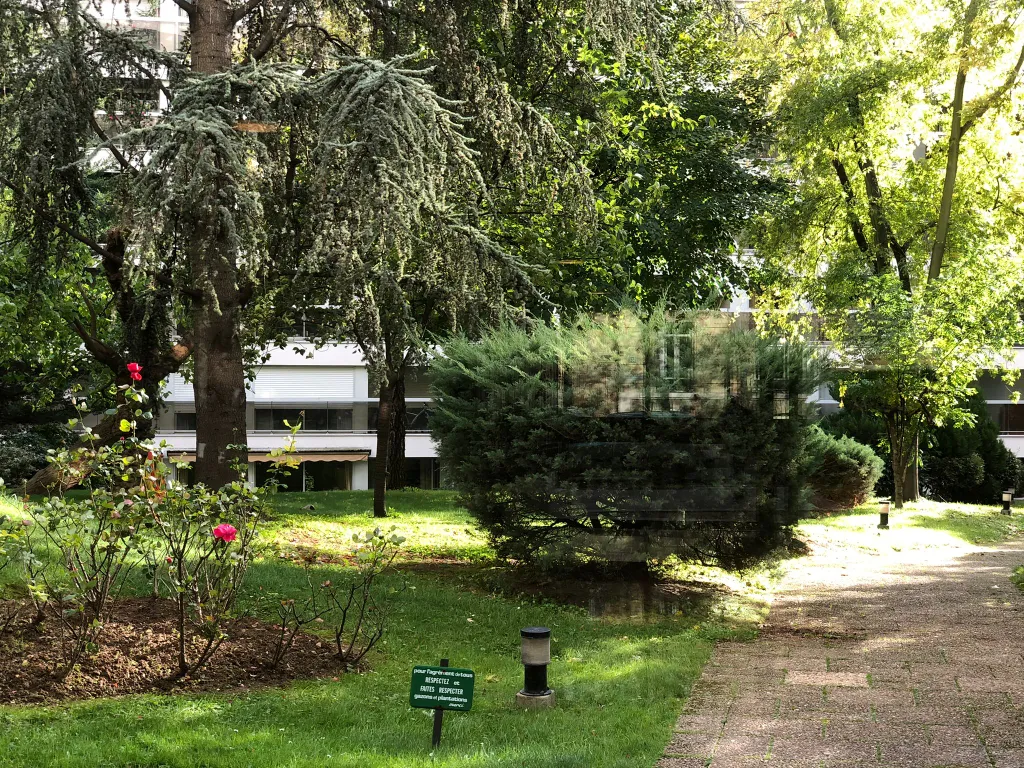 Студия в спокойном районе Парижа