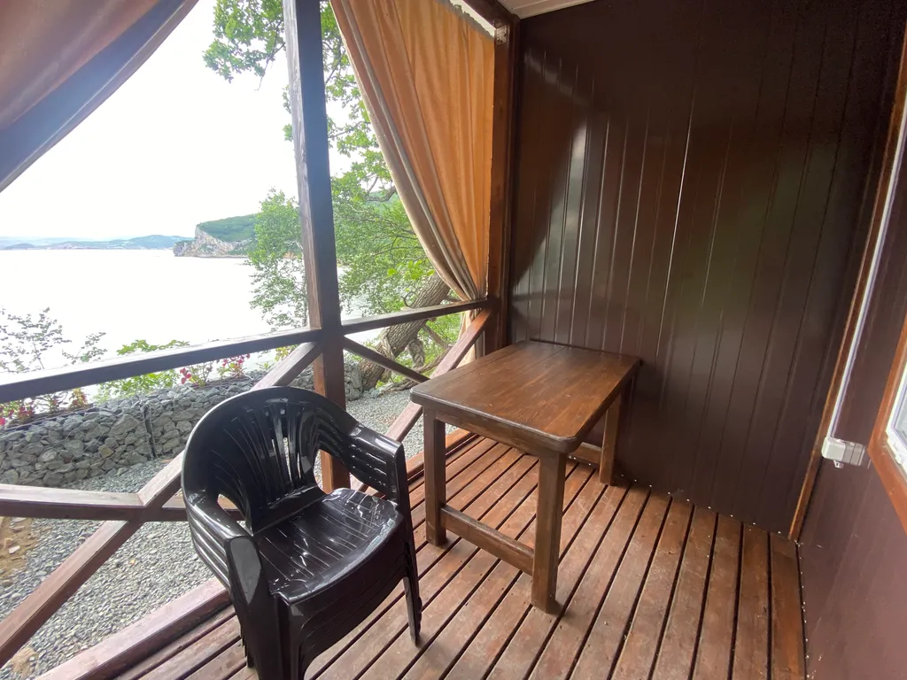 Домик у моря в бухте Лашкевича в Находке