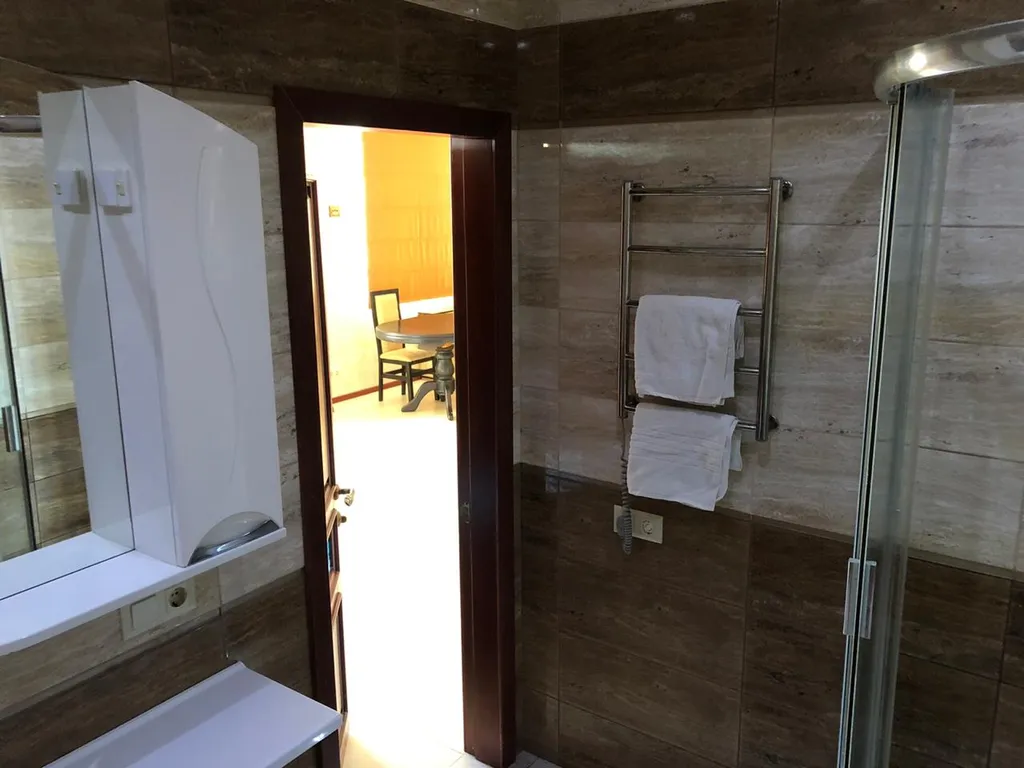 Двухкомнатная, новая, видовая квартира с витражными окнами на парк, море, горы